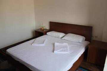 Фото номера Дом с 4 спальнями Дома для отпуска Guest House Krasimir г. Bryagovo 21